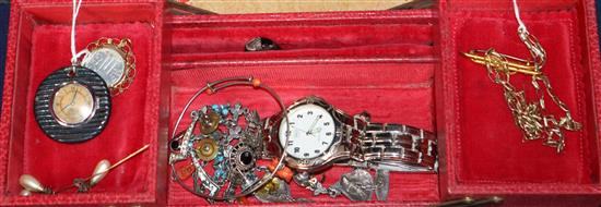 A 15ct gold bar brooch, a 9ct gold chain and sundry jewellery, watches, etc.